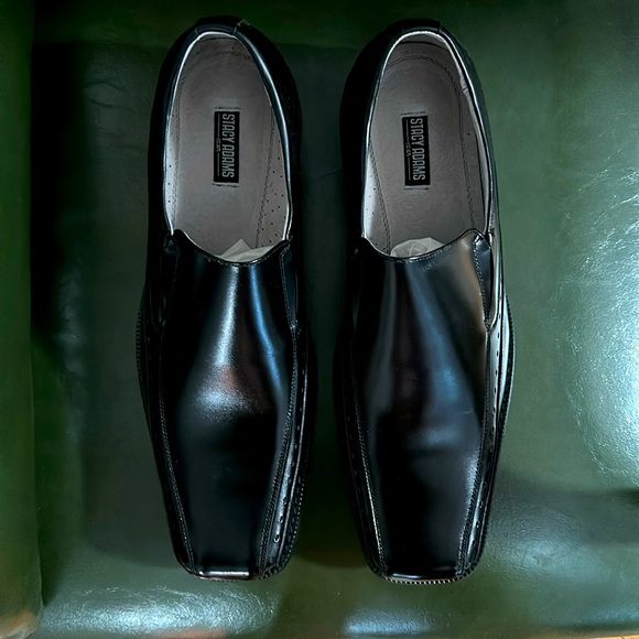 Men’s Black Leather Loafers - Picture 2 of 5